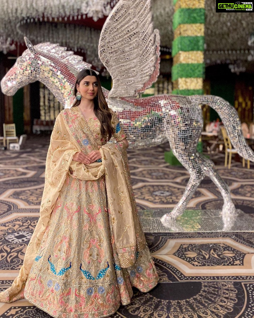 Nimrat Khaira Instagram - π€π€ Gallan kach diyan kare veh mein tutno bachavan.. First song of Teeja Punjab releasing tomorrow.. Teeja Punjab releasing on 3 dec πΈ Styled by @designer.nitasha π @the_rosegirl π @manimuktaajewels