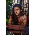 Nimrat Khaira Instagram – ❤️❤️

Styled by – @ababeelkaursidhu 
Photography – @harpreet_1173
Outfit – @whitelilybynavneettsidhu
Makeup – @samairasandhu
Hairstylist – @h.headdress 
Jewellery – @jagdishjewellerschandigarh
Backdrop- @collectivepixel_
Props – @sangriastories