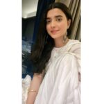 Nimrat Khaira Instagram - ਖਾਮੀਆਂ ਤੋ ਸਭ ਮੇ ਹੈ ਮੁਸਾਫਿਰ ਖੁਦਾ ਨਾ ਤੁਮ ਹੋ ਨਾ ਹਮ 🌸🌸
