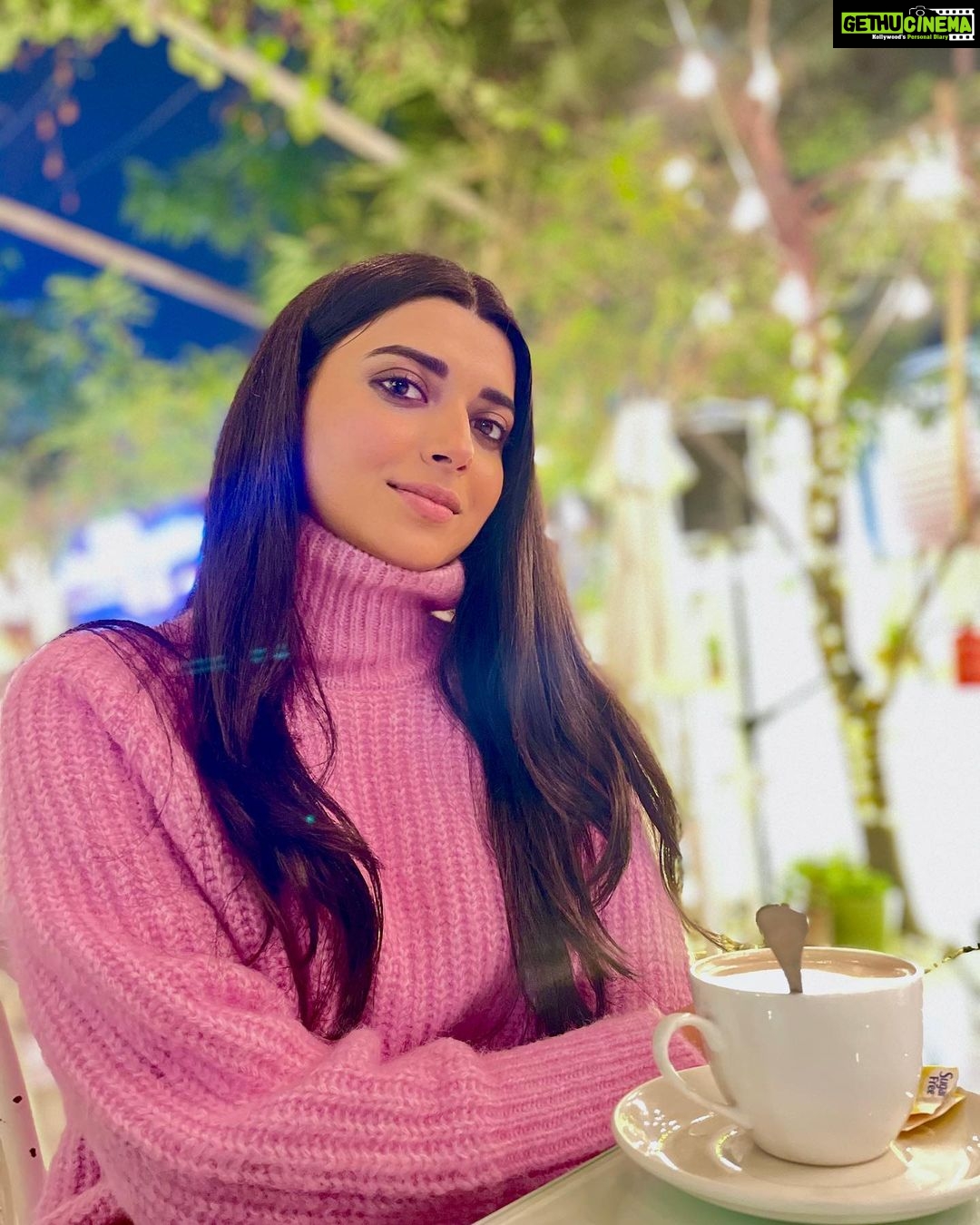 Nimrat Khaira Instagram - Veh mein ni auna j na aayea laen safari te ....😎😎