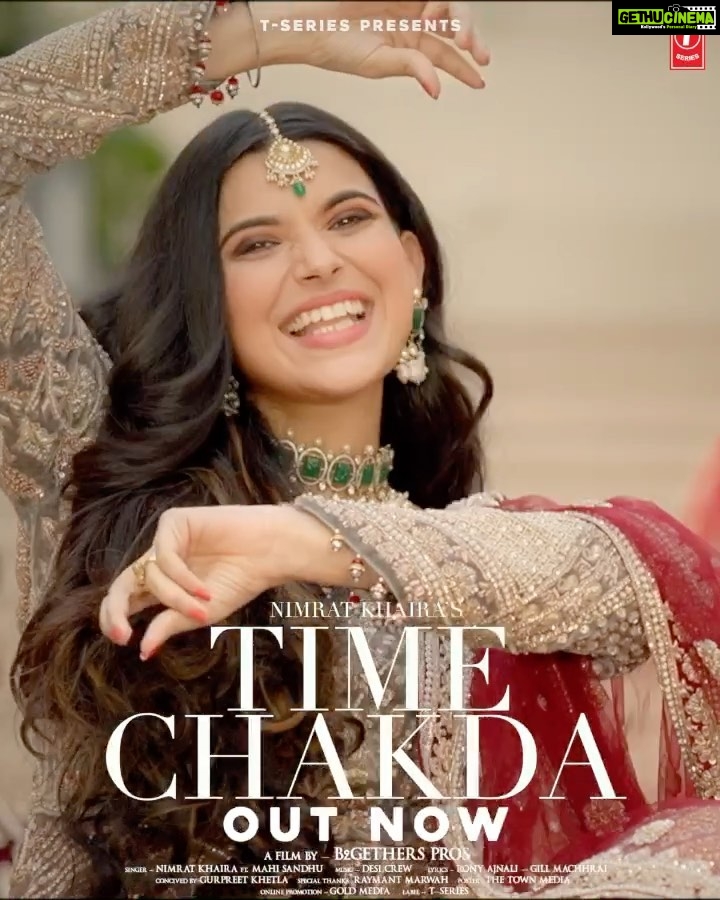Nimrat Khaira Instagram - TIME CHAKDA release hogeya tuci sare jane youtube te ja k dekho ... A Sweet simple , lighthearted song created with lots of love will definitely cheer you up ..❤️❤️ Featuring - @mahisandhuofficial Music - @desi_crew Video by @b2getherpros Lyrics - @ronyajnali @gill_machhrai @harwindersidhu @gurpreetkhetlaofficial @raymantmarwah @rajchanana @tseries.official @goldmediaa