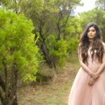 Nimrat Khaira Instagram - Mein vi dekhdi aa mere nalo jada koe tera kidaa krugi .... Kal sham nu release horea “lemmecheck” .. Sad vibes, soulful music pasand karan valeyan nu vadia lagu ..and sorry @harnavbirsingh ehni late gana release krn layi 😁
