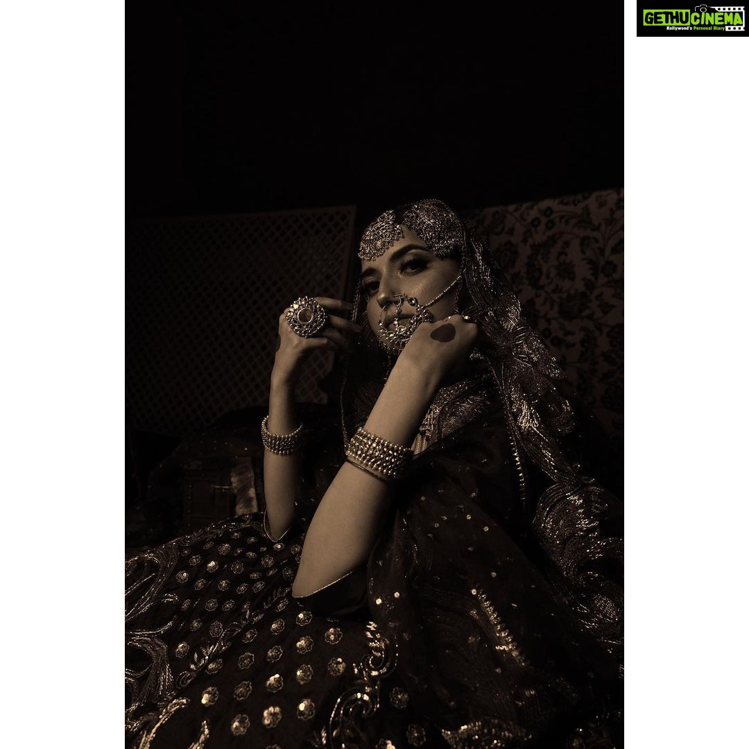 Nimrat Khaira Instagram - She is oldskool...