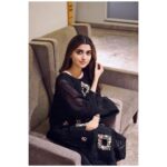 Nimrat Khaira Instagram – Tere jachda e kala kala suit jattiye mere kehan utte kde kde paleya kar ..

👗@baksuaa