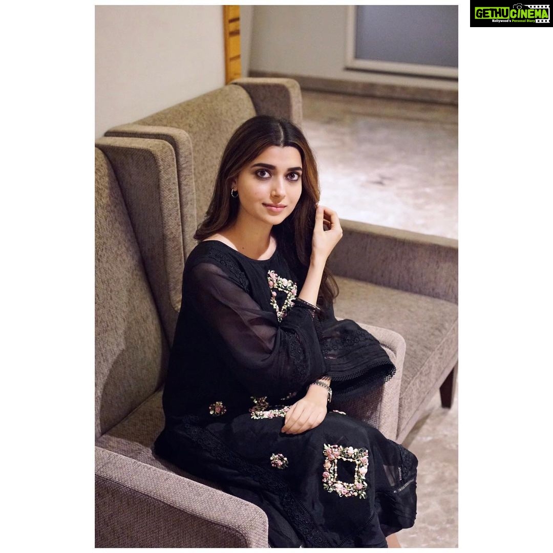 Nimrat khaira suits HD wallpapers | Pxfuel