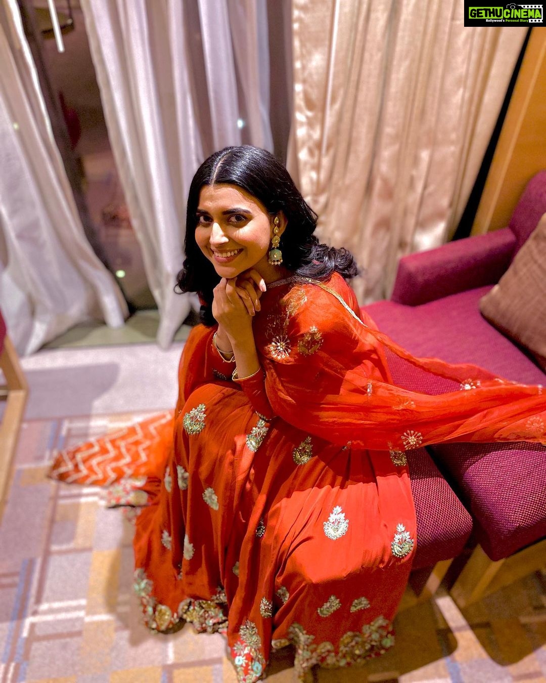 Nimrat Khaira Instagram - Bahut si baatein hain hum ko kehni ..