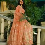 Nimrat Khaira Instagram - Tere kolon sang manda , akh tere ton bacha k menu tardh da ...#gulabirang