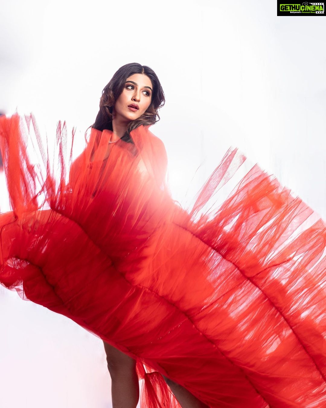 Nimrit Kaur Ahluwalia Instagram - spread your wings and fly ♥️ Captured By: @shubhammandhyanphotography Styled By: @sheefajgilani Assisted By: @vidyulaa Outfit By: @labeld Makeup By: @shoaibshaikh3804 Hair By: @poojadas679 Backstage Assistance: @priyankakadam.789 @elite_communications_ #flyhigh #nimritahluwalia
