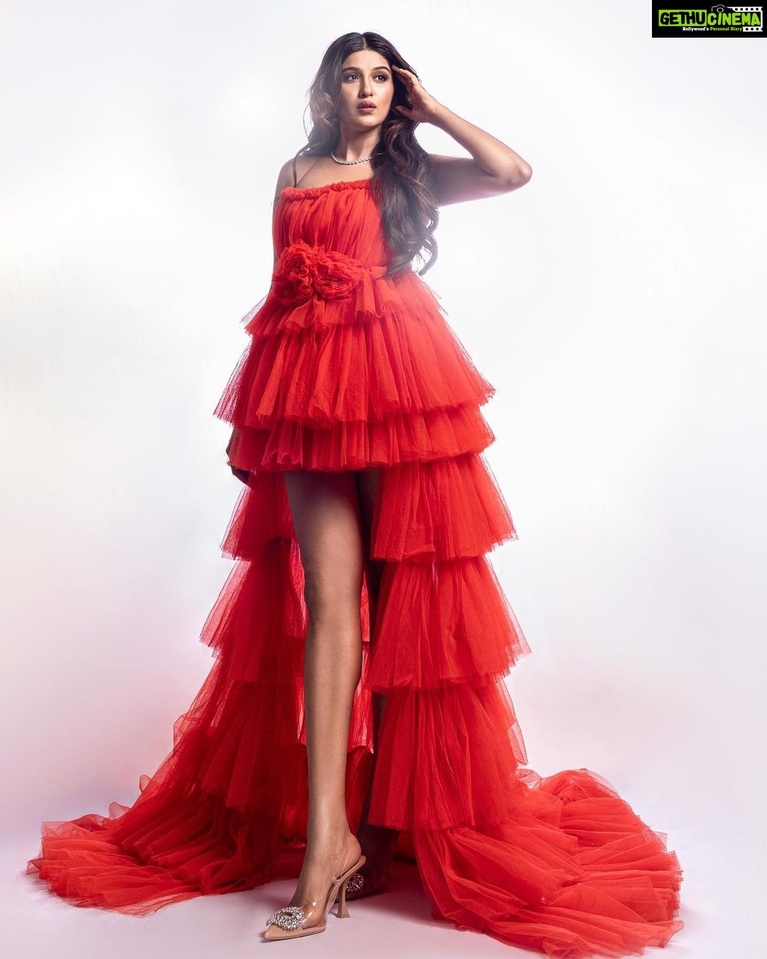 Nimrit Kaur Ahluwalia Instagram - patience and constant dreaming ♥️ Captured By : @shubhammandhyanphotography Styled By: @sheefajgilani Assisted By: @vidyulaa Outfit By: @labeld Makeup By: @shoaibshaikh3804 Hair By: @poojadas679 Backstage Assistance : @priyankakadam.789 @elite_communications_ #onlyoneofyou #flyhigh #khwaboka #redcarpetdiaries #nimritahluwalia