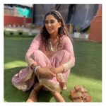 Nimrit Kaur Ahluwalia Instagram – sun kissed ft. vada pav faces 👻♥️🙇🏻‍♀️