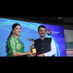Nimrit Kaur Ahluwalia Instagram – So honoured to have received the @newsxonline Shakti Award : Rising Star from Shri @devendra_fadnavis Ji at the We Women Want Festival. 🤍 

There is always this feeling of hope when such conversations are initiated. A sense of pride when women are celebrated. Thank you @uday_533 for a candid yet important conversation. 🌙 
Styled By: @natashaabothra
Team: @mausmi_mitra_ @priyankaa.a_91 
Outfit: @raw_mango 
Earrings: @rubans.in 
Ring: @miranabymegha 
Footwear: @crimzonworld
Photograph By: @ashish_ojha_photography