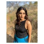 Nimrit Kaur Ahluwalia Instagram - 🌾🌞 // 📸: @mesmahirising 💄: @amitrajput_mua #nimritahluwalia