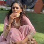 Nimrit Kaur Ahluwalia Instagram - sun kissed ft. vada pav faces 👻♥️🙇🏻‍♀️