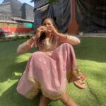 Nimrit Kaur Ahluwalia Instagram – sun kissed ft. vada pav faces 👻♥️🙇🏻‍♀️