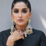 Nimrit Kaur Ahluwalia Instagram - dancing with the shadows 🌞 Photograph By: @valentinophotography.13 Makeup By: @amitrajput_mua Hair By: @iamshamim2608 Styled By: @anirban.haldar #shadowsandlight #nimritahluwalia