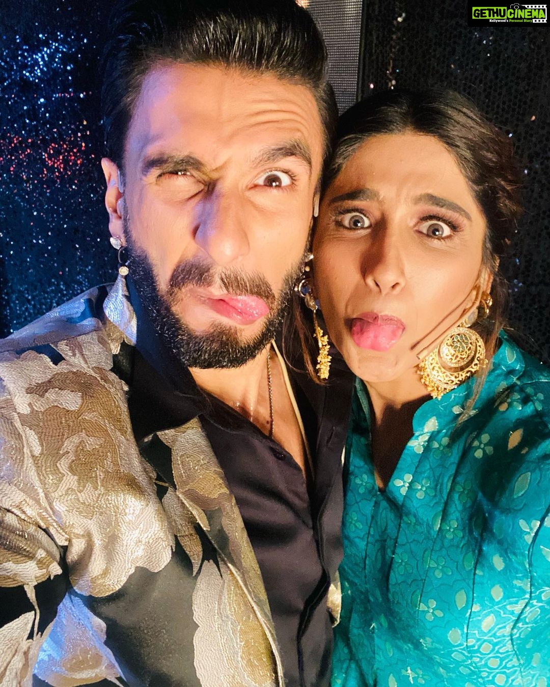 Nimrit Kaur Ahluwalia Instagram - Are you guys as excited as me to catch our favourite @ranveersingh tonight? Don’t forget to watch #TheBigPicture only on @colorstv ♥️🍿💃🏼 #ranveersingh #nimritahluwalia #grabyourpopcornnow