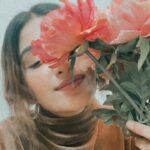 Nimrit Kaur Ahluwalia Instagram - flower power 🌺