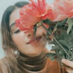 Nimrit Kaur Ahluwalia Instagram – flower power 🌺