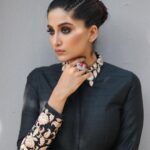 Nimrit Kaur Ahluwalia Instagram - dancing with the shadows 🌞 Photograph By: @valentinophotography.13 Makeup By: @amitrajput_mua Hair By: @iamshamim2608 Styled By: @anirban.haldar #shadowsandlight #nimritahluwalia