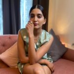Nimrit Kaur Ahluwalia Instagram - idhar udhar ki batein… ….wagera wagera !! #nimritahluwalia Makeup By: @amitrajput_mua