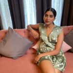 Nimrit Kaur Ahluwalia Instagram - idhar udhar ki batein… ….wagera wagera !! #nimritahluwalia Makeup By: @amitrajput_mua
