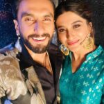 Nimrit Kaur Ahluwalia Instagram - Are you guys as excited as me to catch our favourite @ranveersingh tonight? Don’t forget to watch #TheBigPicture only on @colorstv ♥️🍿💃🏼 #ranveersingh #nimritahluwalia #grabyourpopcornnow