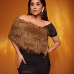 Nimrit Kaur Ahluwalia Instagram - // believe it until you can see it ☀️ Styled By: @natashaabothra Team: @mausmi_mitra_ Outfit: @rinadhaka Rings: @tuluaindia Shoes: @hypeshoes.in Photographer: @ashish_ojha_photography // wearing @rinadhaka for Lakme Fashion Week was absolute joy 💛