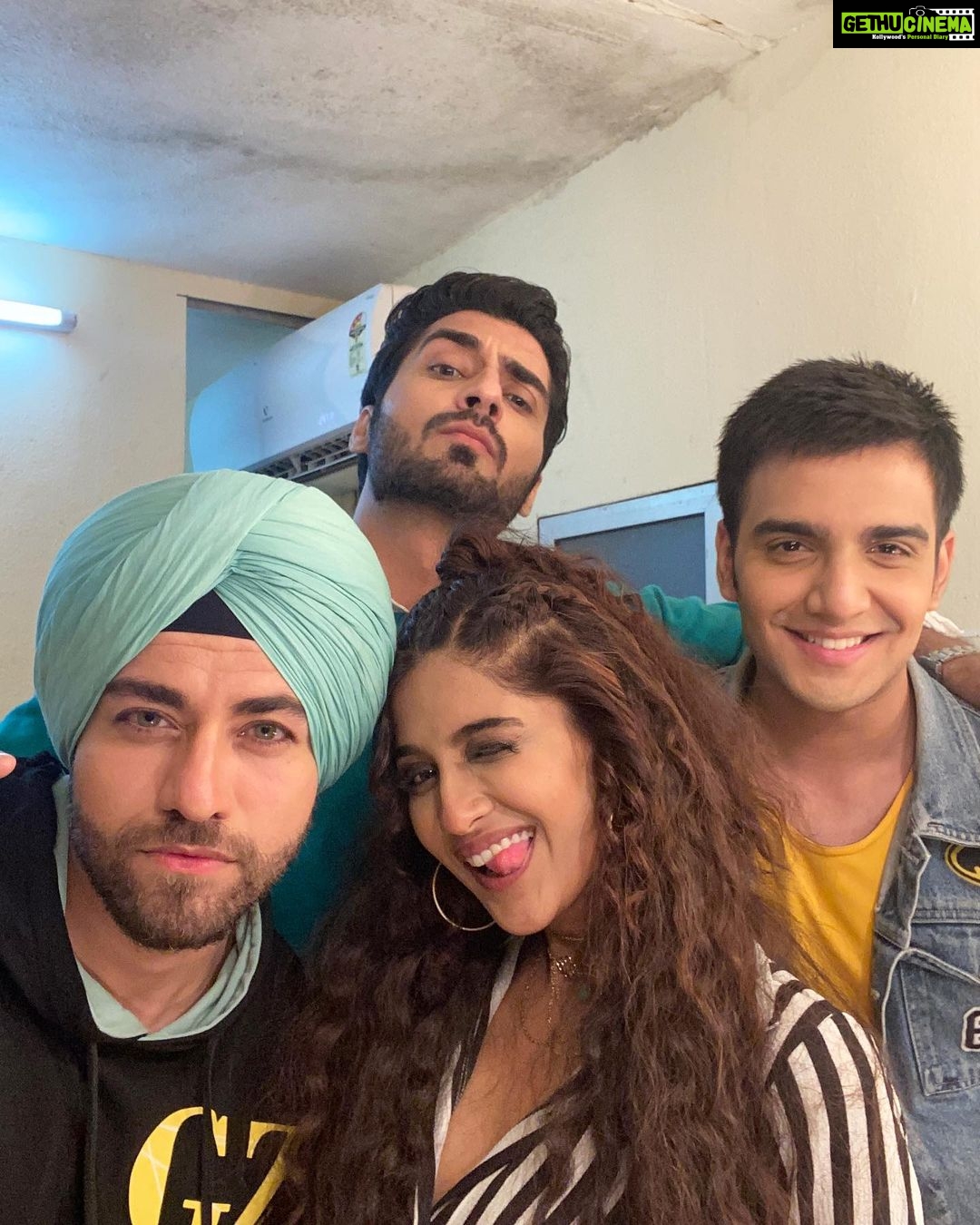 Nimrit Kaur Ahluwalia Instagram - Just a bunch of v happy kids…🥳♥️🧿