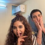 Nimrit Kaur Ahluwalia Instagram – Just a bunch of v happy kids…🥳♥️🧿