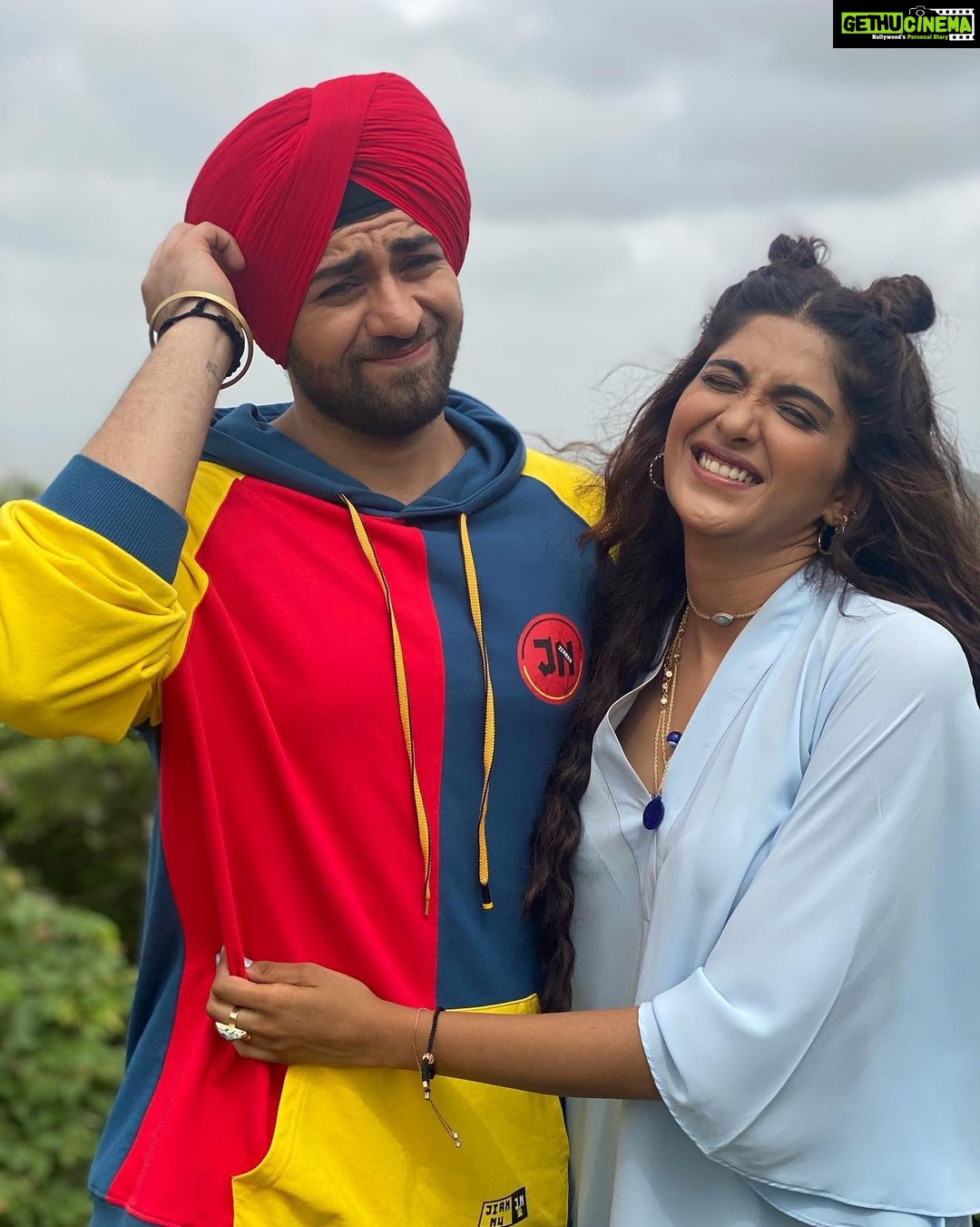 Nimrit Kaur Ahluwalia Instagram - 🐱🥳 Styled By: @anirban.haldar