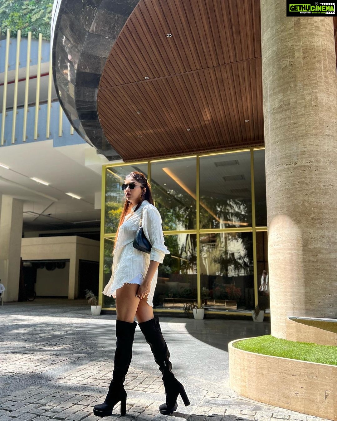Nimrit Kaur Ahluwalia - 209.7K Likes - swiftly moving on 😌
Styled By: @natashaabothra
Shoes: @londonrag_in
Jewellery: @tuluaindia