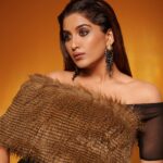Nimrit Kaur Ahluwalia Instagram – // believe it until you can see it ☀️ 

Styled By: @natashaabothra 
Team: @mausmi_mitra_
Outfit: @rinadhaka
Rings: @tuluaindia
Shoes: @hypeshoes.in
Photographer: @ashish_ojha_photography

// wearing @rinadhaka for Lakme Fashion Week was absolute joy 💛