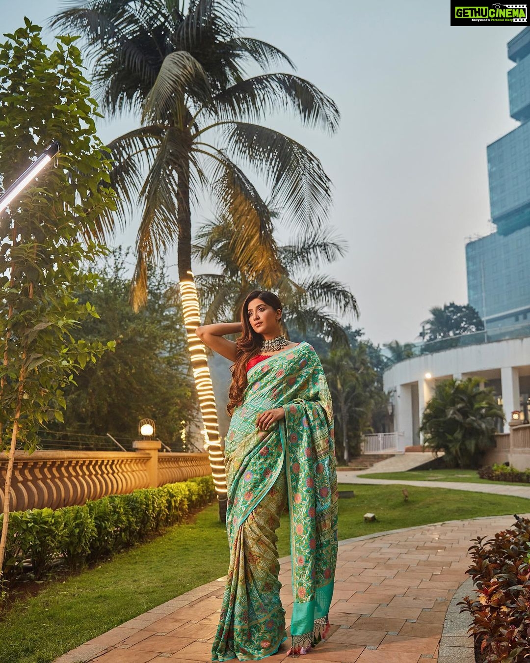 Nimrit Kaur Ahluwalia - 203.4K Likes - On the cover of @fablookmagazine Wearing this stunning saree from @bandhanitraditionbyahasan jewels from @regalia_ornaments styled by @milliarora7777
Editor & Founder @milliarora7777 @ankkit.chadha2222
Mua @meerabhandarimakeovers
Hair @amuthevar
Assistant stylist @styled_by_tanisha
Shot by @tanvivoraphotography
Location courtesy @westinmumbaipowai
PR @picturenkraftofficial @parulchalwa9