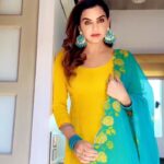 Nisha Bano Instagram - 🌻♥️ @nishabano … #nishabano #yellowsuit #punjabisuit #suitlover #desiqueen #instagram #instareels #foryoupage