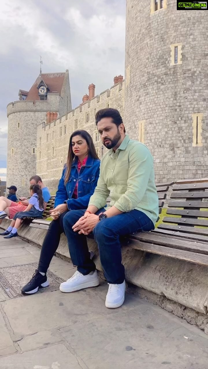 Nisha Bano Instagram - Laptop 🤪🤪 @theroshanprince #nishabano 😍 Harlington, London