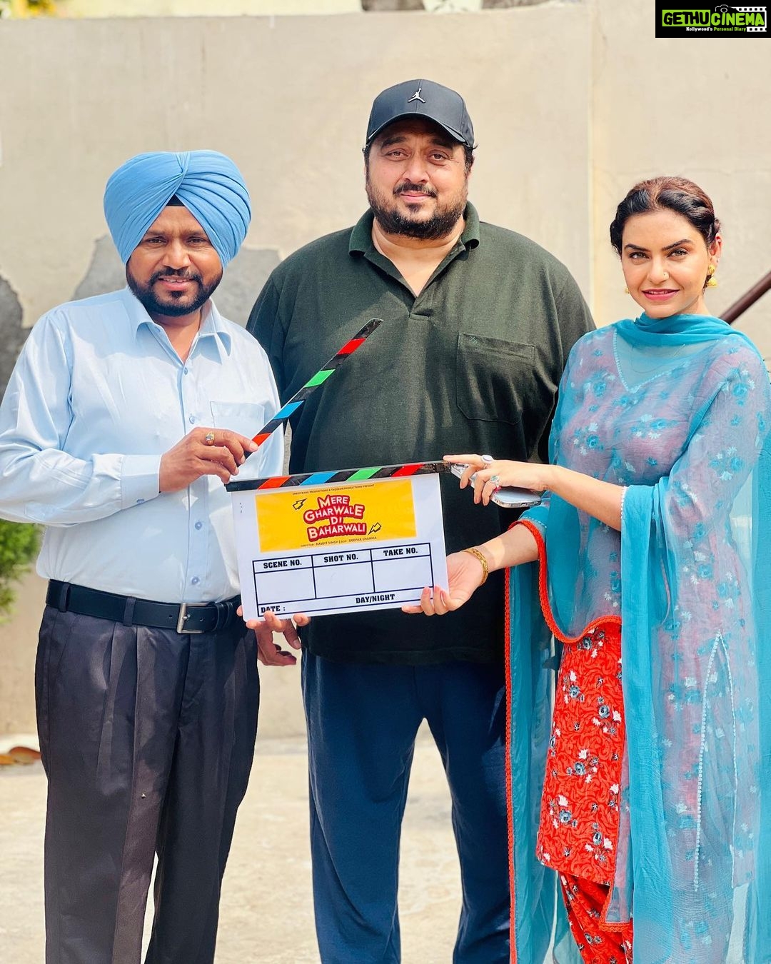 Nisha Bano Instagram - Sukar Rabba 🤲🏻🙏🏻 new movie ❤️ Smeep Kang Productions & Taqdeer Productions Present #MereGharwaleDiBaharwali Cast- Karamjit Anmol, Ihana Dhillon & Nisha Bano Produced by- Smeep Kang & Sourabh Rana Directed by- Navjit Singh #KaramjitAnmol #SmeepKang #IhanaDhillon #NishaBano #SourabhRana #NavjitSingh #SmeepKangProductions #TaqdeerProductions #MGB