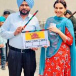 Nisha Bano Instagram - Sukar Rabba 🤲🏻🙏🏻 new movie ❤️ Smeep Kang Productions & Taqdeer Productions Present #MereGharwaleDiBaharwali Cast- Karamjit Anmol, Ihana Dhillon & Nisha Bano Produced by- Smeep Kang & Sourabh Rana Directed by- Navjit Singh #KaramjitAnmol #SmeepKang #IhanaDhillon #NishaBano #SourabhRana #NavjitSingh #SmeepKangProductions #TaqdeerProductions #MGB