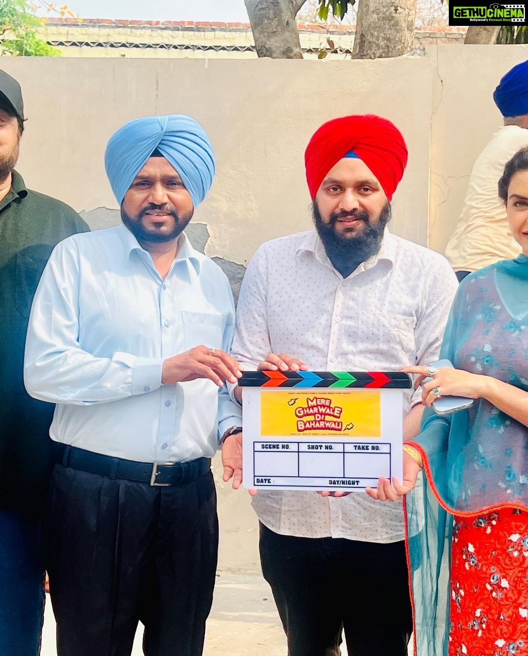 Nisha Bano Instagram - Sukar Rabba 🤲🏻🙏🏻 new movie ❤️ Smeep Kang Productions & Taqdeer Productions Present #MereGharwaleDiBaharwali Cast- Karamjit Anmol, Ihana Dhillon & Nisha Bano Produced by- Smeep Kang & Sourabh Rana Directed by- Navjit Singh #KaramjitAnmol #SmeepKang #IhanaDhillon #NishaBano #SourabhRana #NavjitSingh #SmeepKangProductions #TaqdeerProductions #MGB