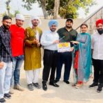 Nisha Bano Instagram - Sukar Rabba 🤲🏻🙏🏻 new movie ❤️ Smeep Kang Productions & Taqdeer Productions Present #MereGharwaleDiBaharwali Cast- Karamjit Anmol, Ihana Dhillon & Nisha Bano Produced by- Smeep Kang & Sourabh Rana Directed by- Navjit Singh #KaramjitAnmol #SmeepKang #IhanaDhillon #NishaBano #SourabhRana #NavjitSingh #SmeepKangProductions #TaqdeerProductions #MGB