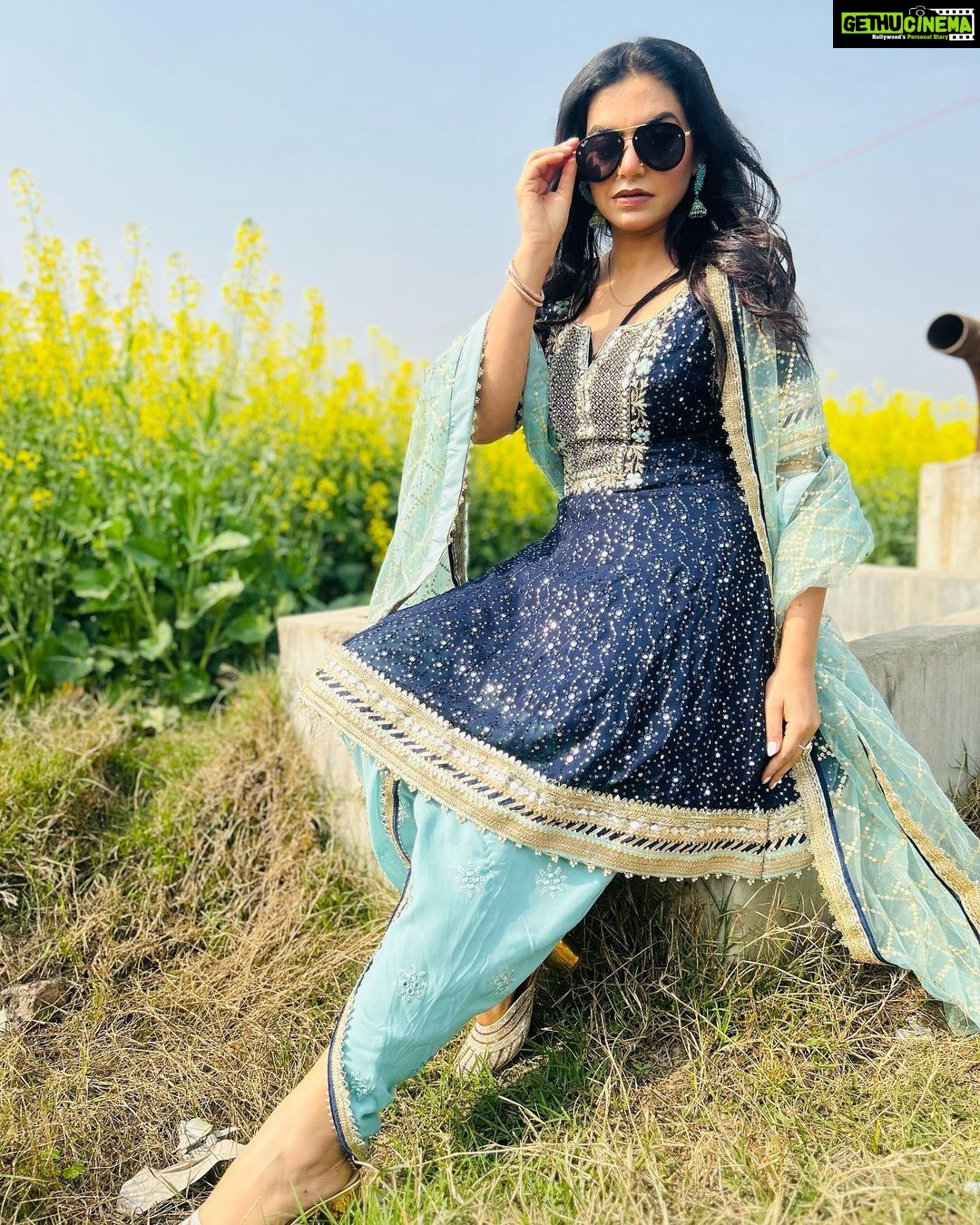 Nisha Bano Instagram - Ssa ji ππ» sareya nu keve ho? Rab sab nu khush rakhe ππ»β€οΈsuit by @guntazsilkstore π