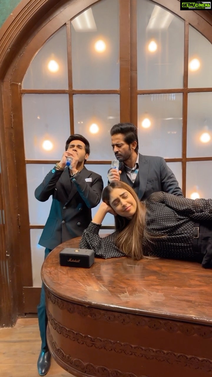 Niti Taylor Instagram - Sneak peak to the cray cray us!! We only roll with fun 🤩 LK , Raghav & Prachi @hitentejwani @randeepraii #bts #balh2 #wecreatetrends #fun #onset #happyvibes