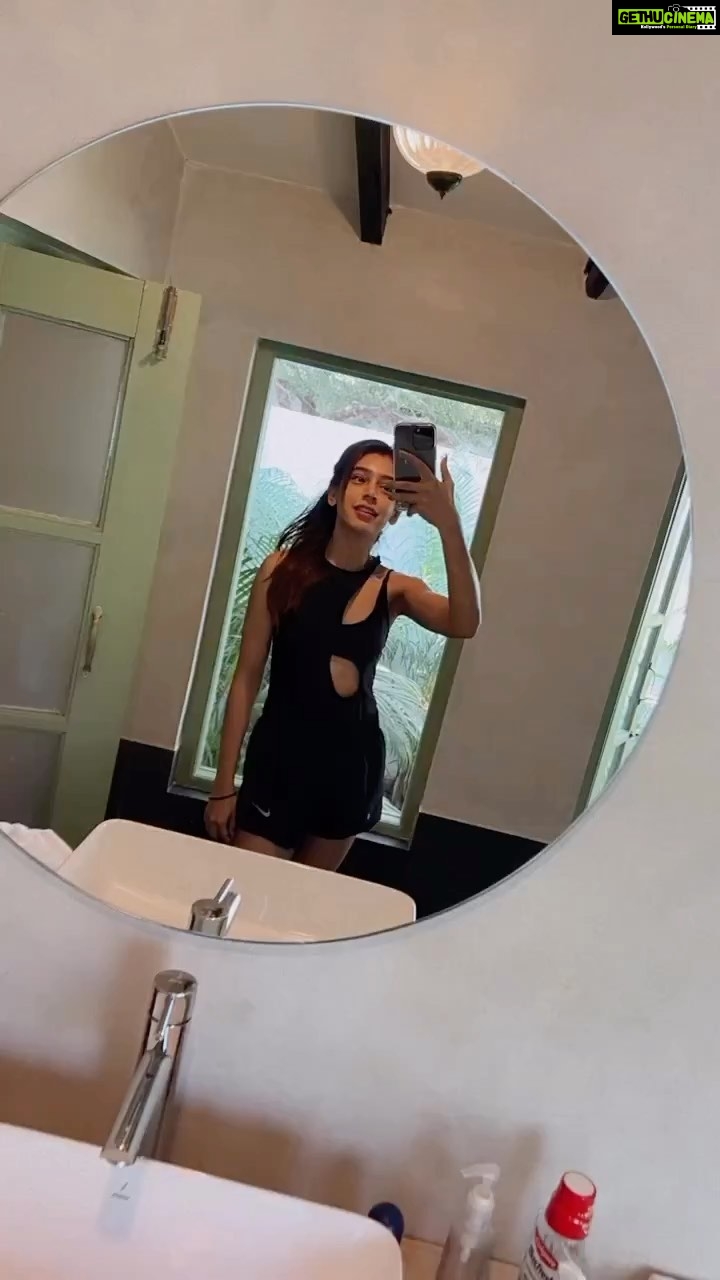 Niti Taylor Instagram - Boomerang Reel❤️🐣 #boomerang #combined #trendingreels #reelstrending #instagramreels #reelsinstagram #reelsvideo #reelitfeelit #nititaylor