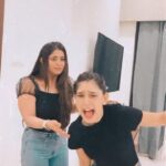 Niti Taylor Instagram - Stayin aliiveee .. . .. .. #trendingreels #reelitfeelit #reelkarofeelkaro #nititaylor #chandnibhagwanani #chatee