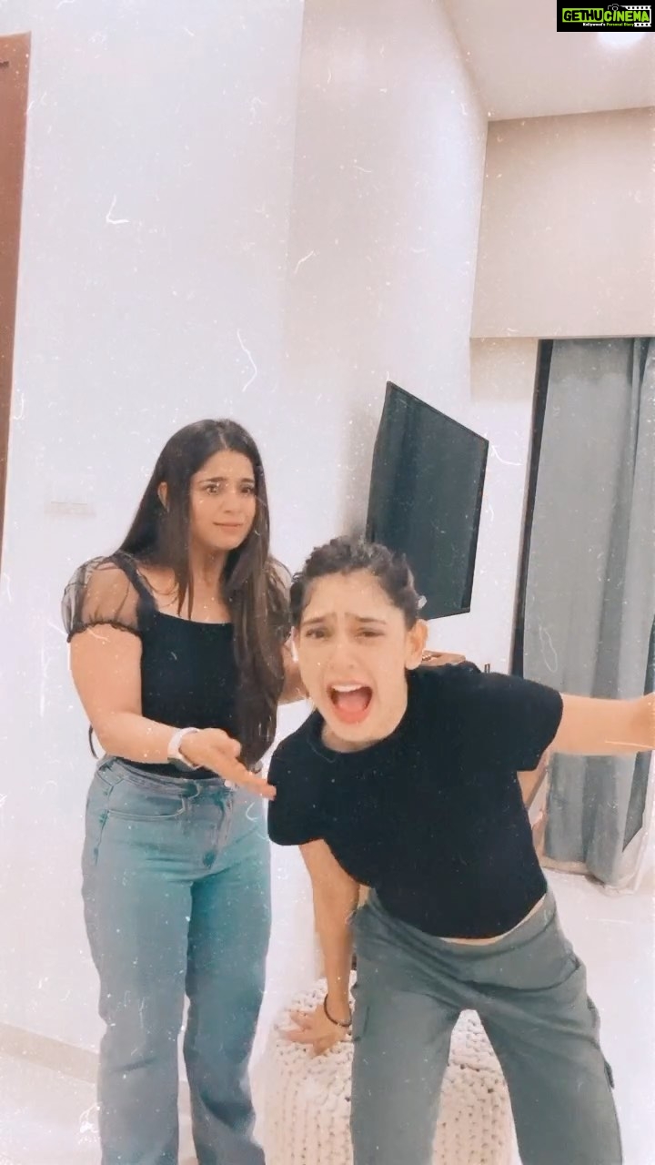 Niti Taylor Instagram - Stayin aliiveee .. . .. .. #trendingreels #reelitfeelit #reelkarofeelkaro #nititaylor #chandnibhagwanani #chatee