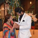 Niti Taylor Instagram – Reel-ity vs Reality! 😇😇 Grateful for learning and sharing happy moments behind the scenes!! 
LK sir & Prachi 
#badeacchelagtehain2 #balh2#bts #happymoments #grateful #alwayslearning