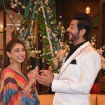 Niti Taylor Instagram – Reel-ity vs Reality! 😇😇 Grateful for learning and sharing happy moments behind the scenes!!
LK sir & Prachi
#badeacchelagtehain2 #balh2#bts #happymoments #grateful #alwayslearning