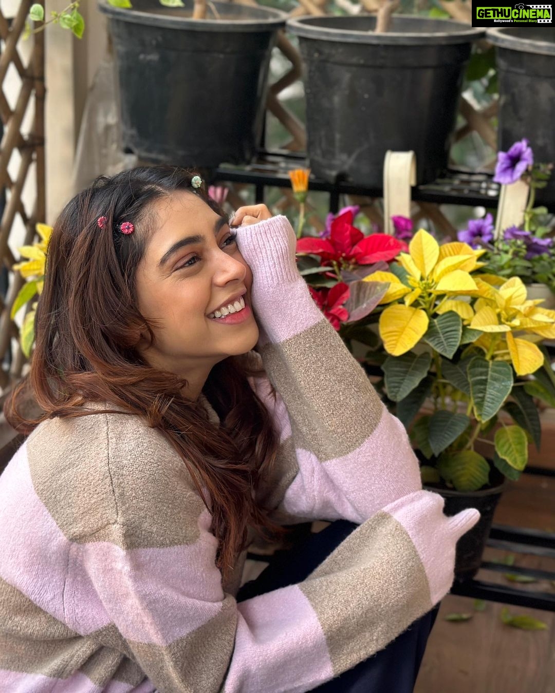 Niti Taylor Instagram - Chhota bacha jan ke Na koi aankh dikha na rey Dubi dubi dab dab🥁💃🏻🎉🥳