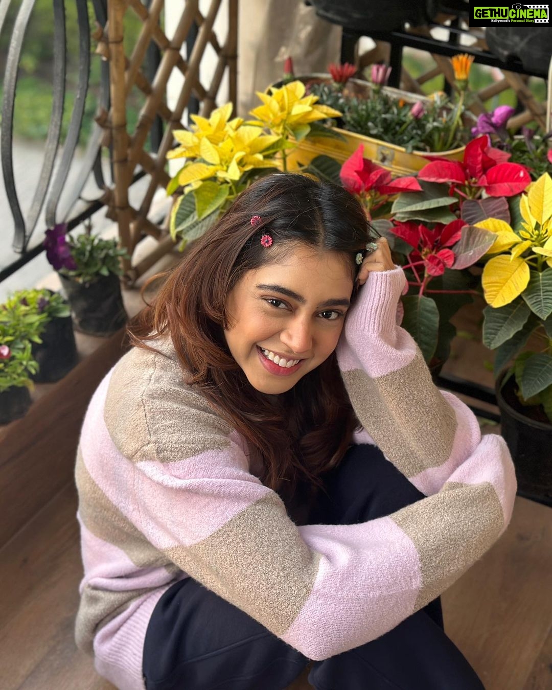 Niti Taylor Instagram - Chhota bacha jan ke Na koi aankh dikha na rey Dubi dubi dab dab🥁💃🏻🎉🥳