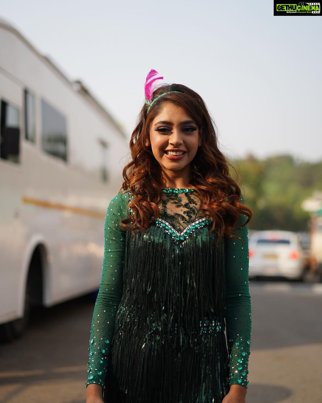 Niti Taylor Instagram - It has been a long journey that I have had on Jhalak, filled with ups and downs - from sitting in the Golden Chair to battling low scores, from practicing with bruises to battling high fever - all along I have given my all. I have reached the semi-finals and this is the most crucial stage of all.. I can't even express how loved I feel from each and everyone of you. These few months have been the best of my life - I have received unconditional love and support from everyone, felt appreciated for my hardwork & reciprocated for my commitment by one and all. I'm a little teary eyed when writing this, because a lot hangs in the balance for me. I am sure you will all support me once more and I am sure I will give more than I can once more on the Jhalak Stage for the semi finale. Only you all can save me and keep me in the finale ....So Pleaseee pleaseee vote for me on Voot App, voot.com or MyJio App and help me reach the Finale 🥹 Hoping and praying... I love you all. ❤️ Voting lines open from today (Saturday) 8pm to Monday 10am
