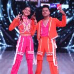 Niti Taylor Instagram - Get Ready for all the swag and all the pagalpantiii coming tonight only on jhalak dhiklaja @colorstv at 8pm! Don’t forget to shower all your love and support by voting for me on voot.com, voot app and jio app❤️🗳️ from tonight 8pm to Monday 10am!